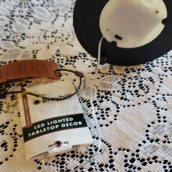 Broyhill LED Hurricane Lamp Decor. - Picture 8 of 8